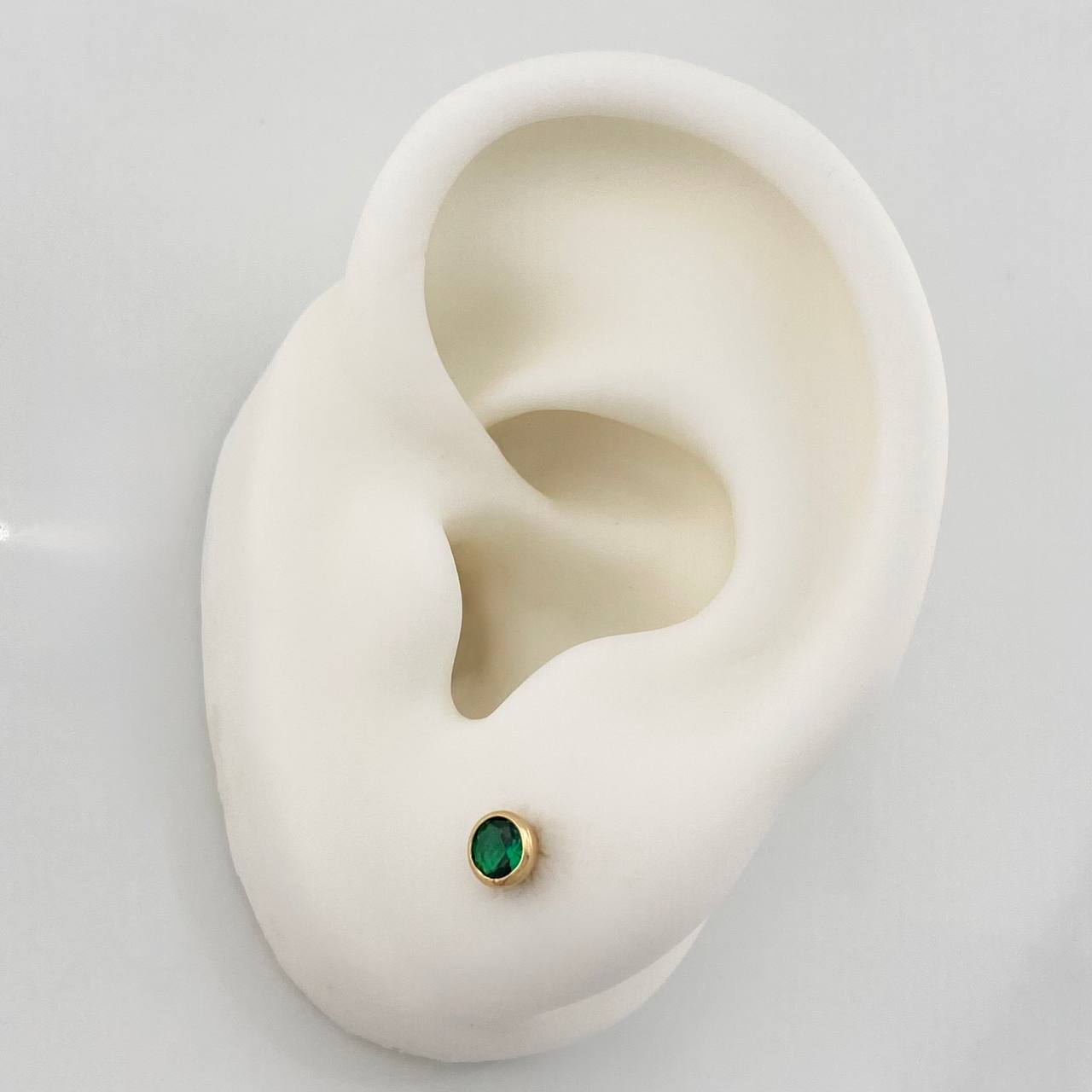 Topos Bisel Circon Verde 0.6 g / 1.5 mm Oro Amarillo 18K