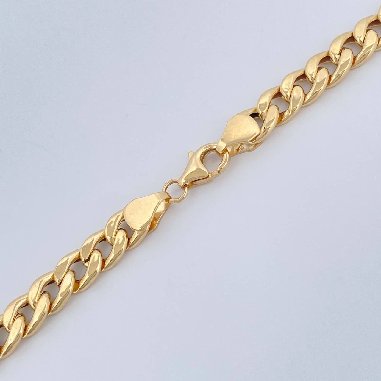 Cadena Cubana 8.9gr / 60.3cm / Oro Amarillo +1 18K $
