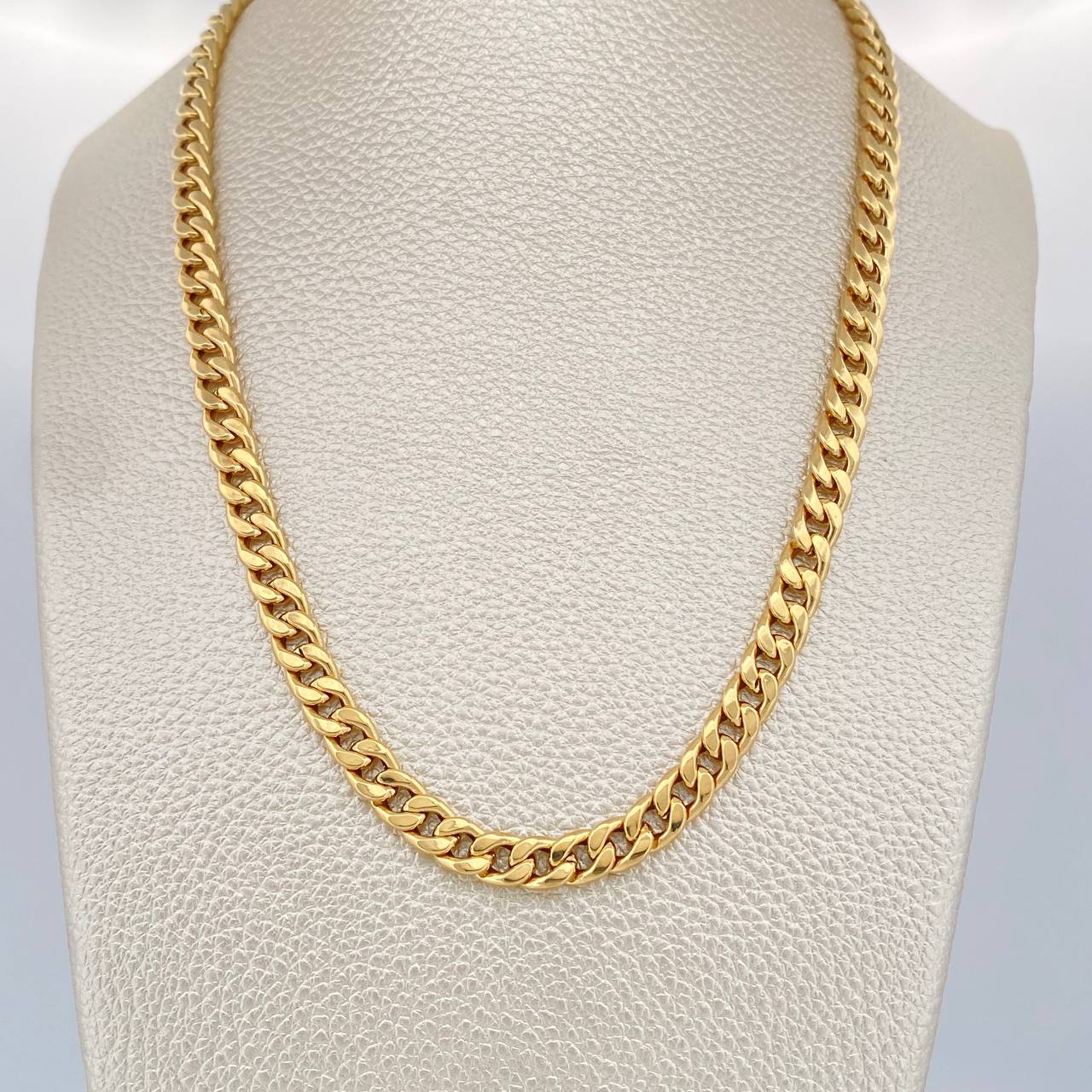 Cadena Cubana 8.6gr / 59.7cm / Oro Amarillo +1 18K $