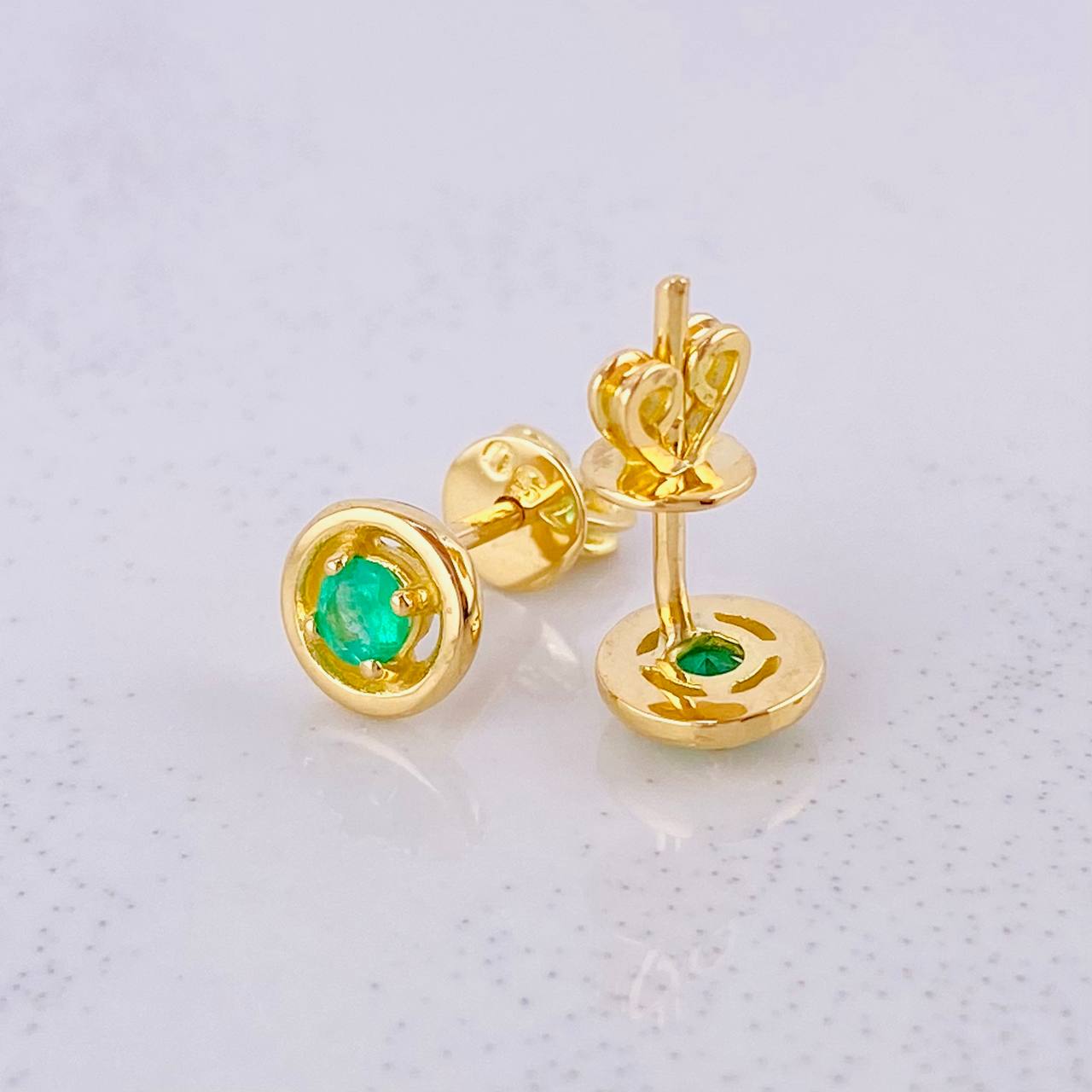 Topos Circulo Esmeraldas 17pts 1.4g / 6mm Oro Amarillo 18K