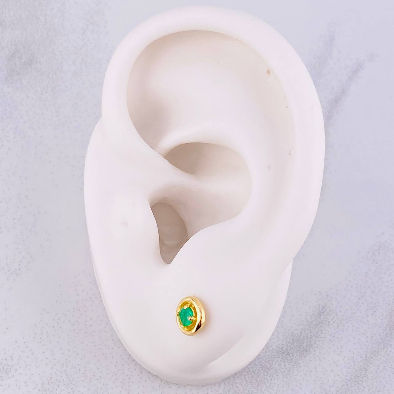 Topos Circulo Esmeraldas 17pts 1.4g / 6mm Oro Amarillo 18K