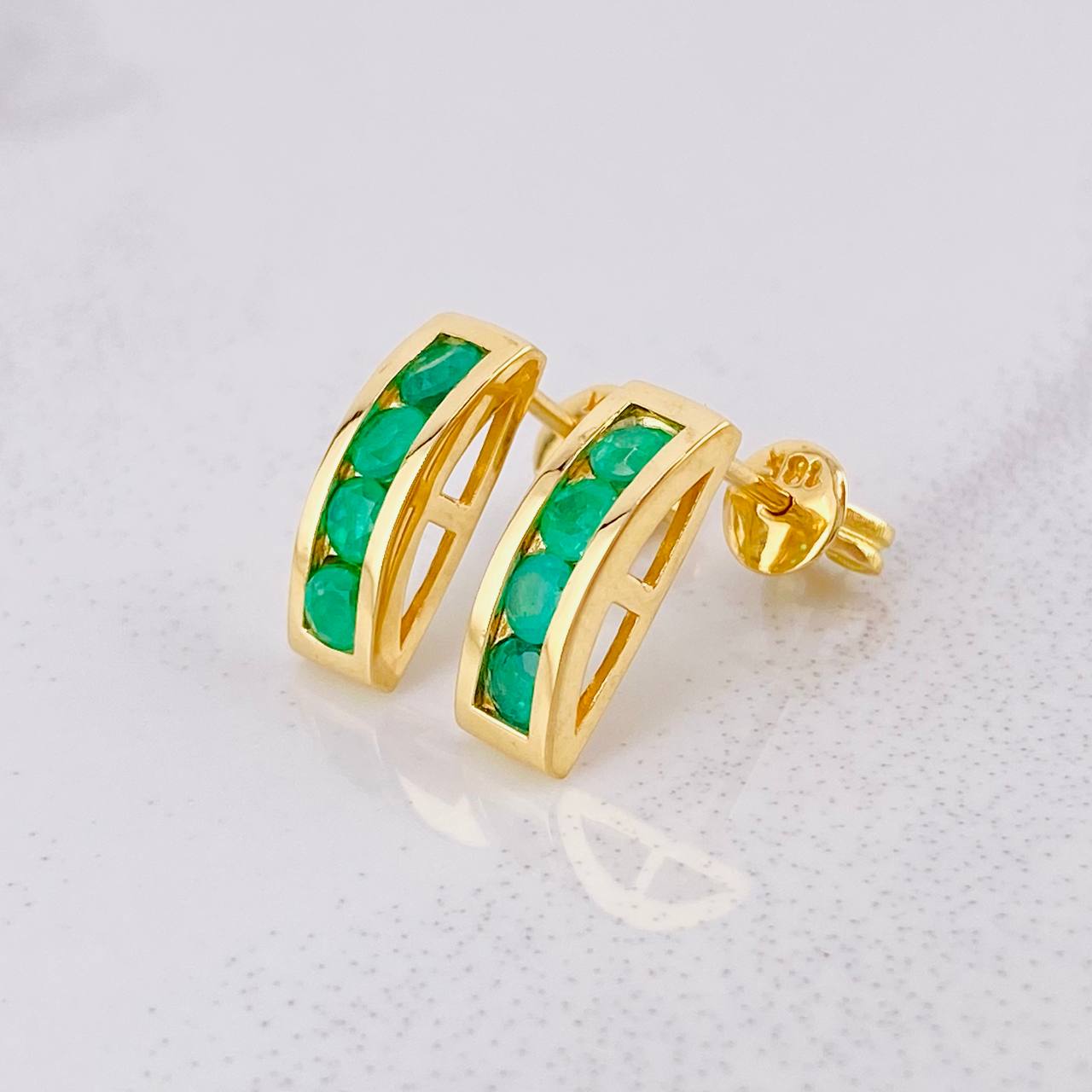 Topos Carril Esmeraldas 80pts 3.75g / 13.7mm Oro Amarillo 18K
