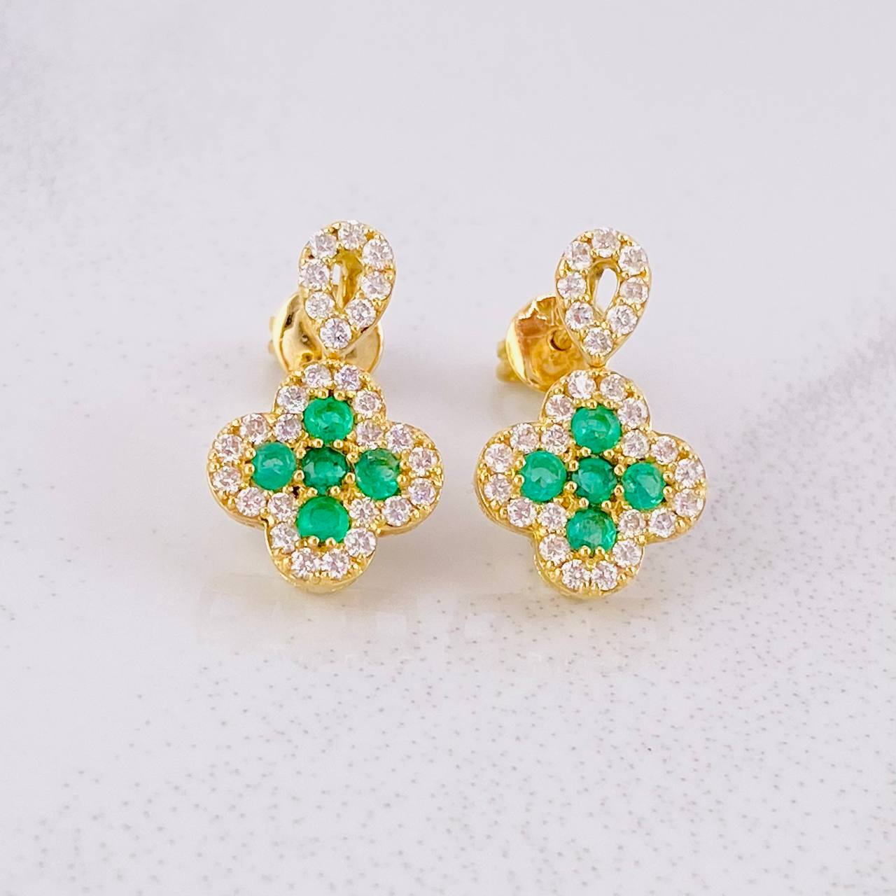 Topos Flor Borde Tupido Esmeraldas 33pts Diamantes 50pts 3.75g / 16.3mm Oro Amarillo 18K