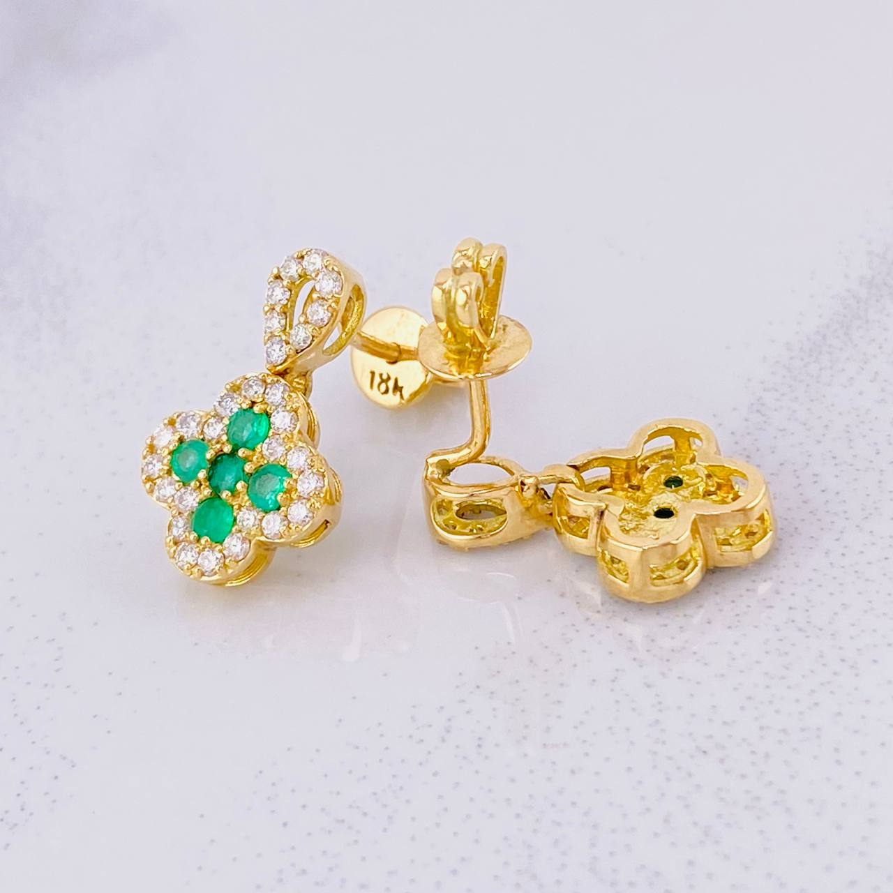 Topos Flor Borde Tupido Esmeraldas 33pts Diamantes 50pts 3.75g / 16.3mm Oro Amarillo 18K