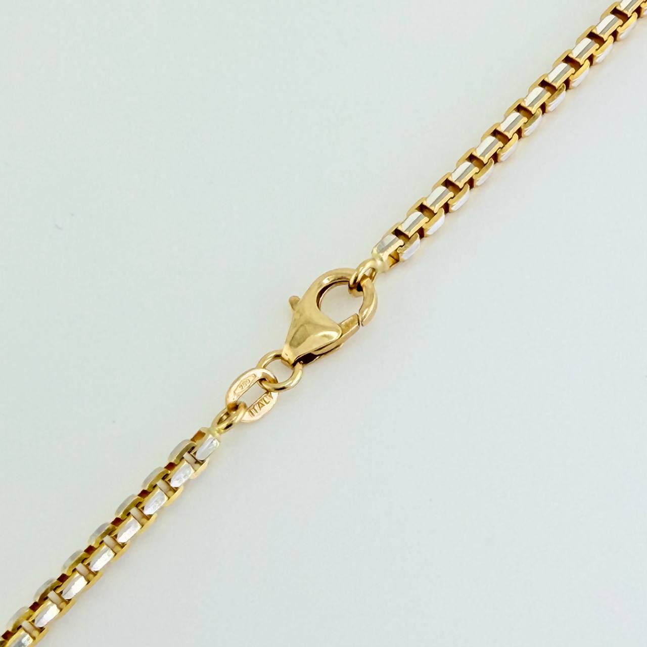 Cadena Veneciana 33.65gr / 70.2cm / 2.58mm Dos Oros Amarillo Blanco +3 18K $