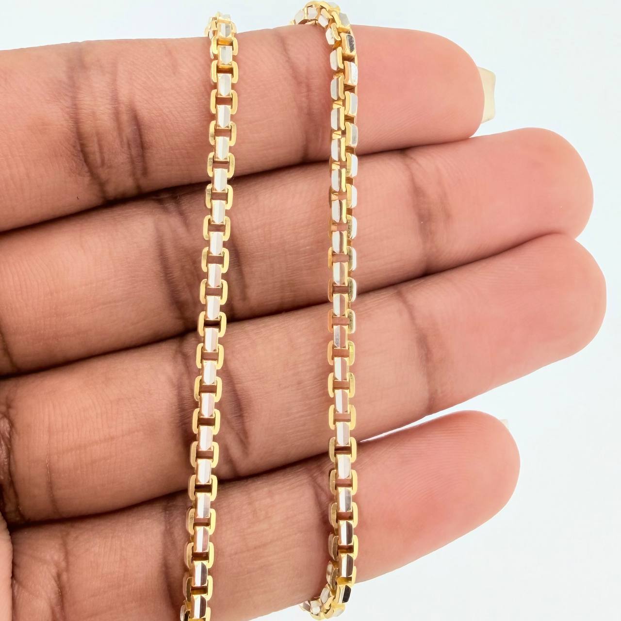 Cadena Veneciana 33.65gr / 70.2cm / 2.58mm Dos Oros Amarillo Blanco +3 18K $