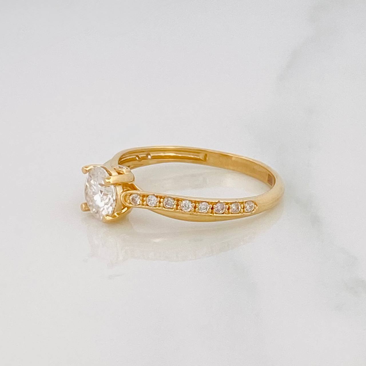 Anillo Solitario Moisanita 91 Qts 2.7g / T8 Oro Amarillo 18K