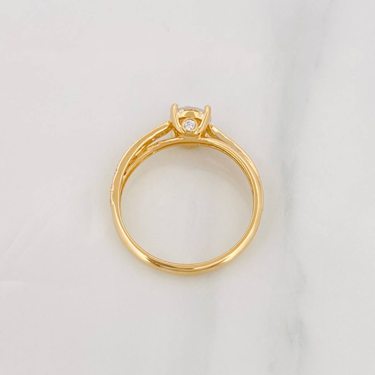 Anillo Solitario Moisanita 91 Qts 2.7g / T8 Oro Amarillo 18K