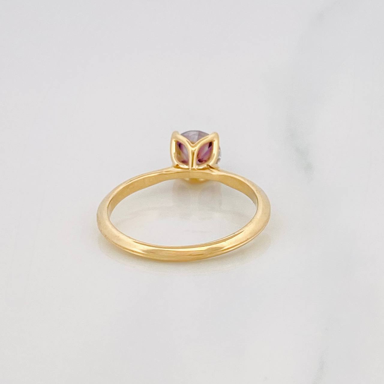 Anillo Solitario Moisanita 75 Pts 2.55g / T7 Oro Amarillo 18K