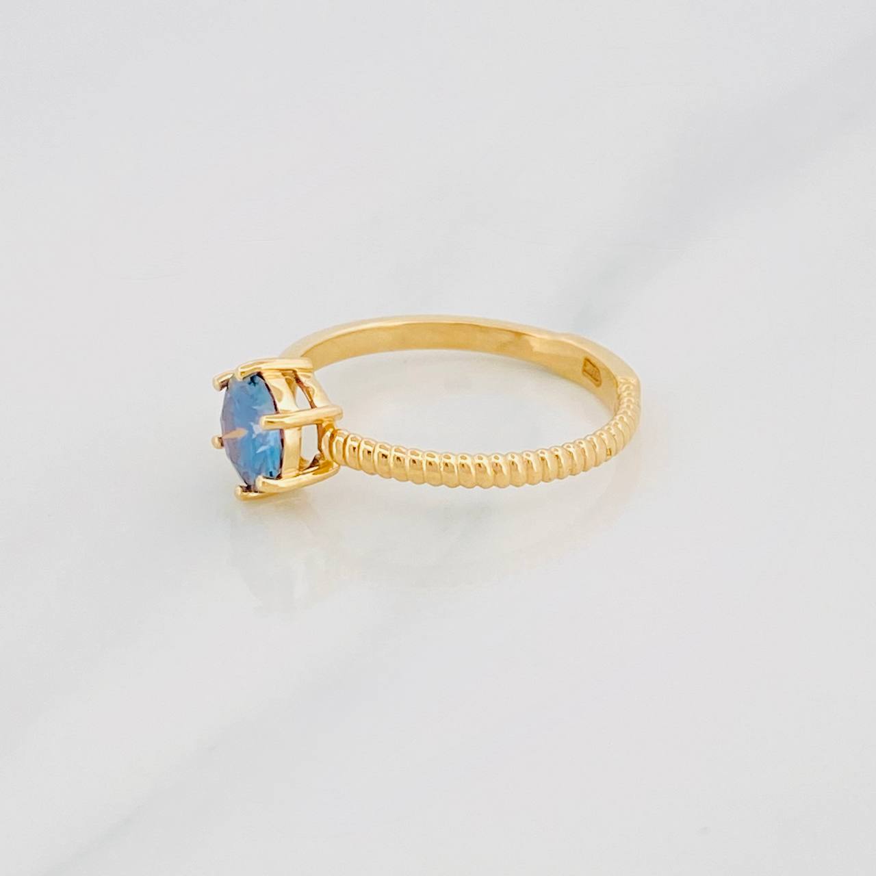 Anillo Solitario Moisanita 1 Qts 2.5g / T7 1/4 Oro Amarillo 18K