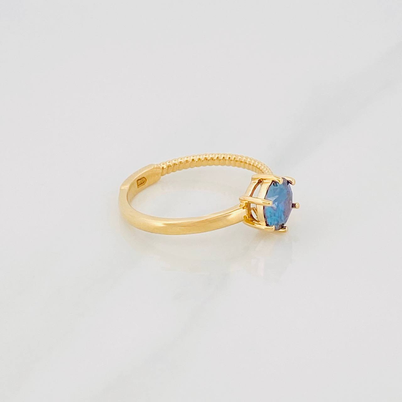 Anillo Solitario Moisanita 1 Qts 2.5g / T7 1/4 Oro Amarillo 18K
