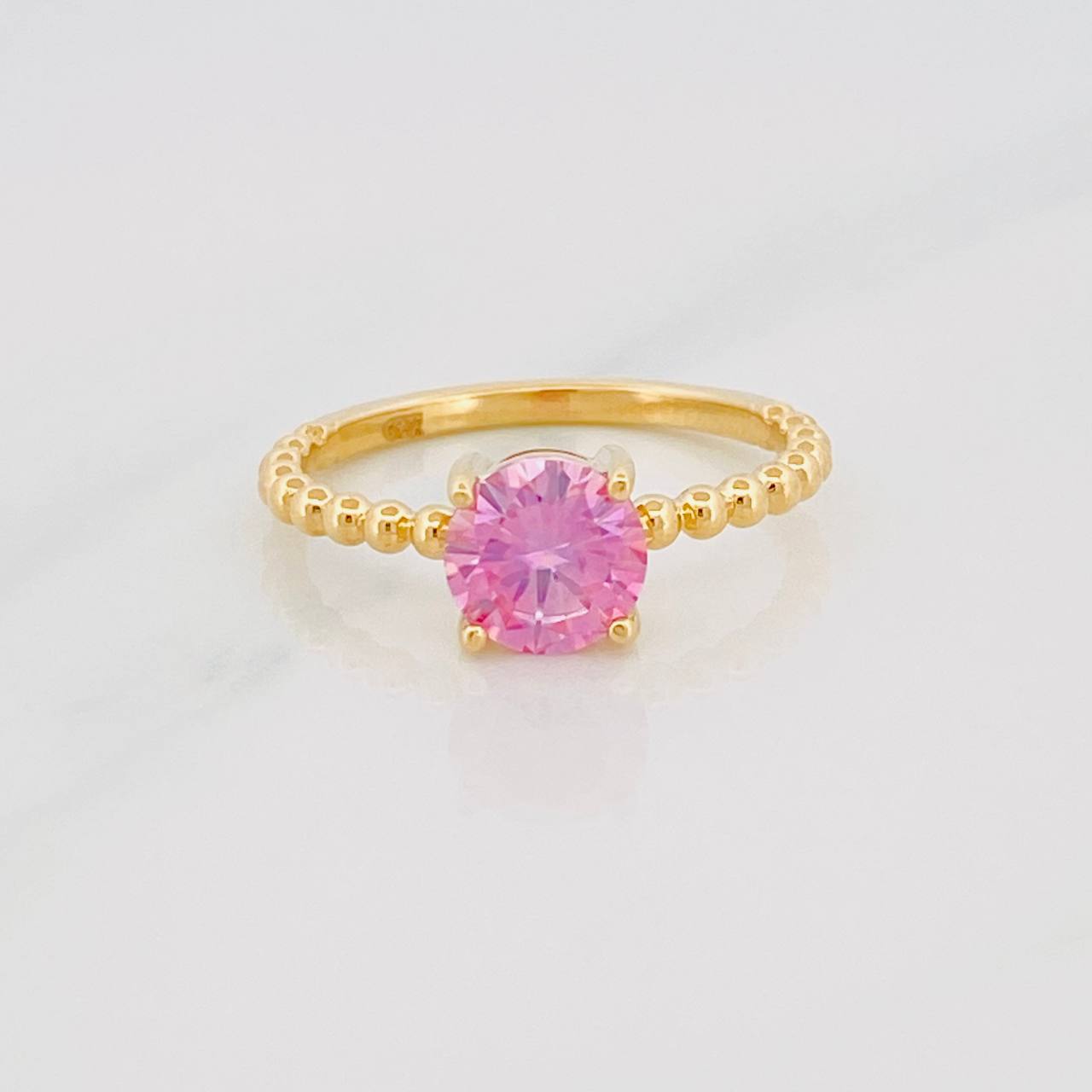 Anillo Solitario Bisel Moisanita 1 Qts 2.25g / T6 1/4 Oro Amarillo 18K