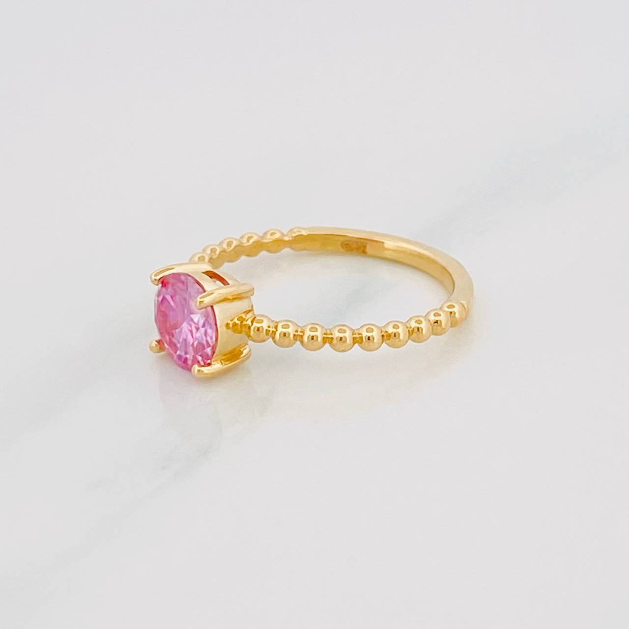 Anillo Solitario Bisel Moisanita 1 Qts 2.25g / T6 1/4 Oro Amarillo 18K