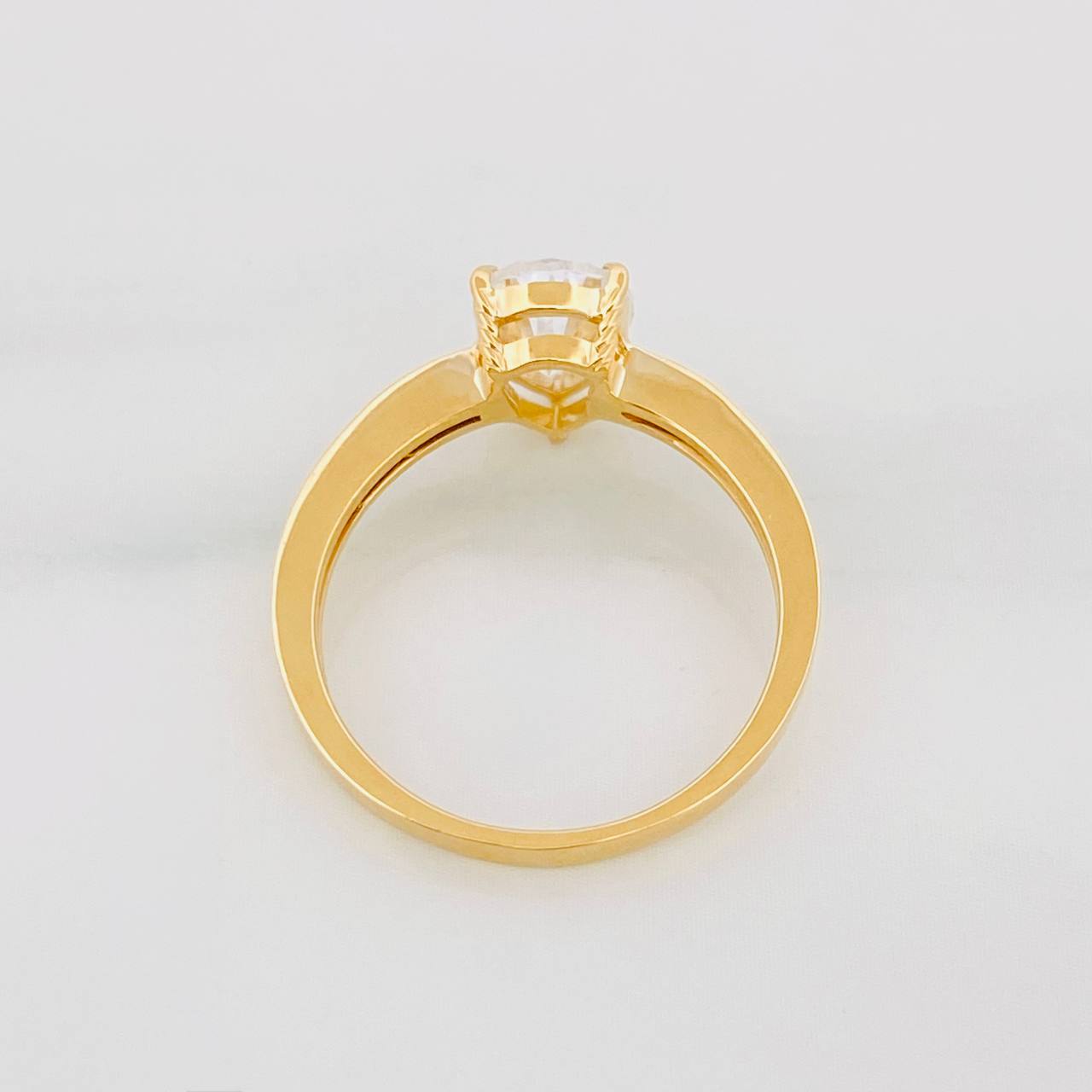 Anillo Solitario Gota Moisanita 79 Pts 2.6g / T5 3/4 Oro Amarillo 18K