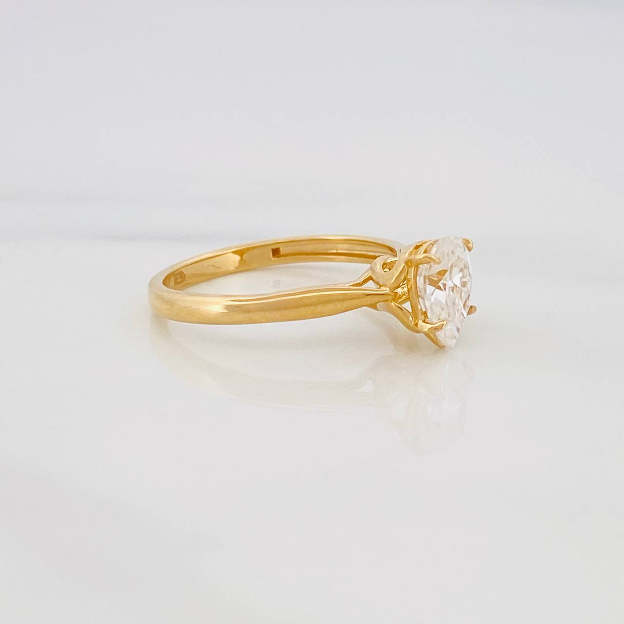 Anillo Solitario Gota Moisanita 50 Pts 2.75g / T7 1/4 Oro Amarillo 18K