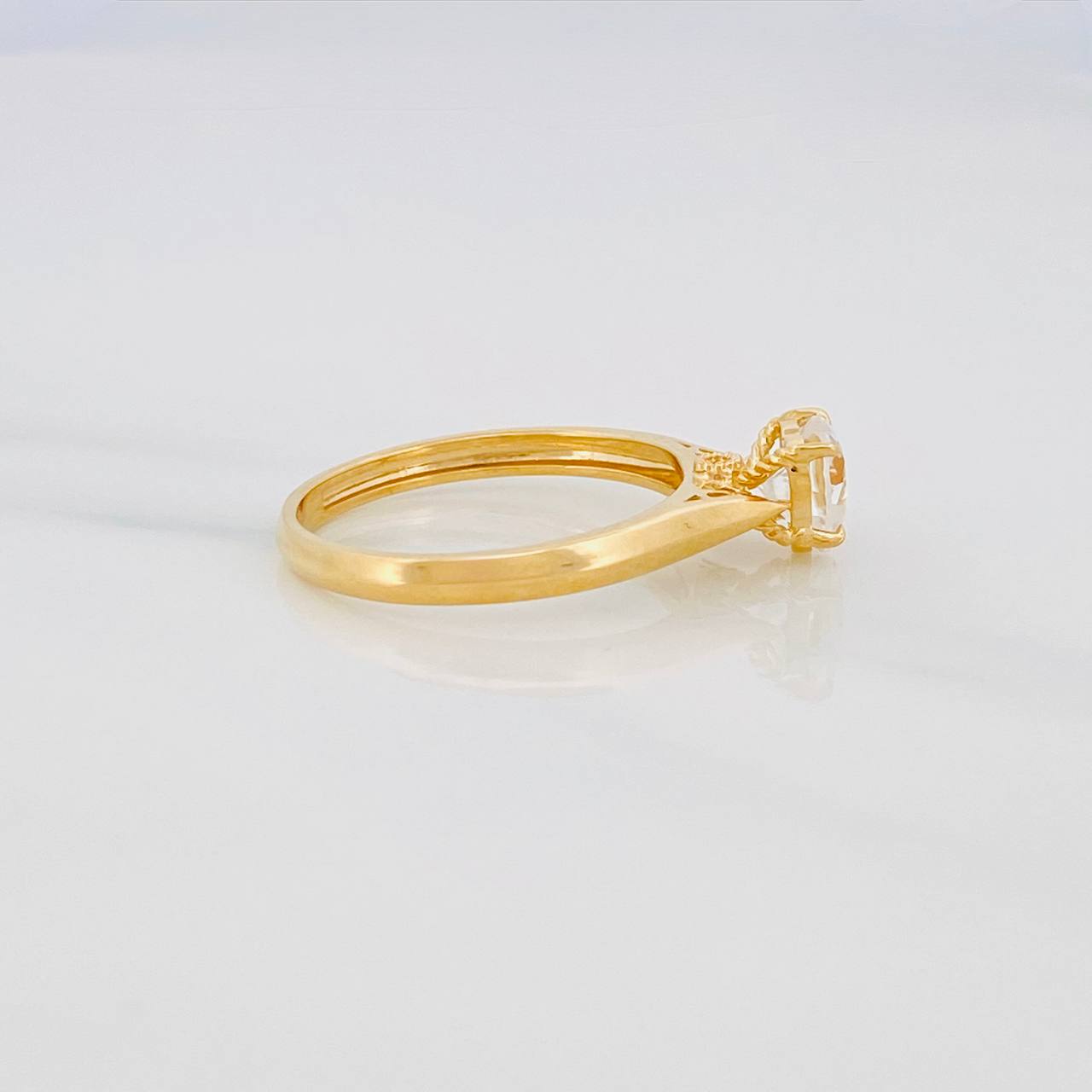 Anillo Solitario Corazon Moisanita 75 Pts 2.95g / T7 1/4 Oro Amarillo 18K