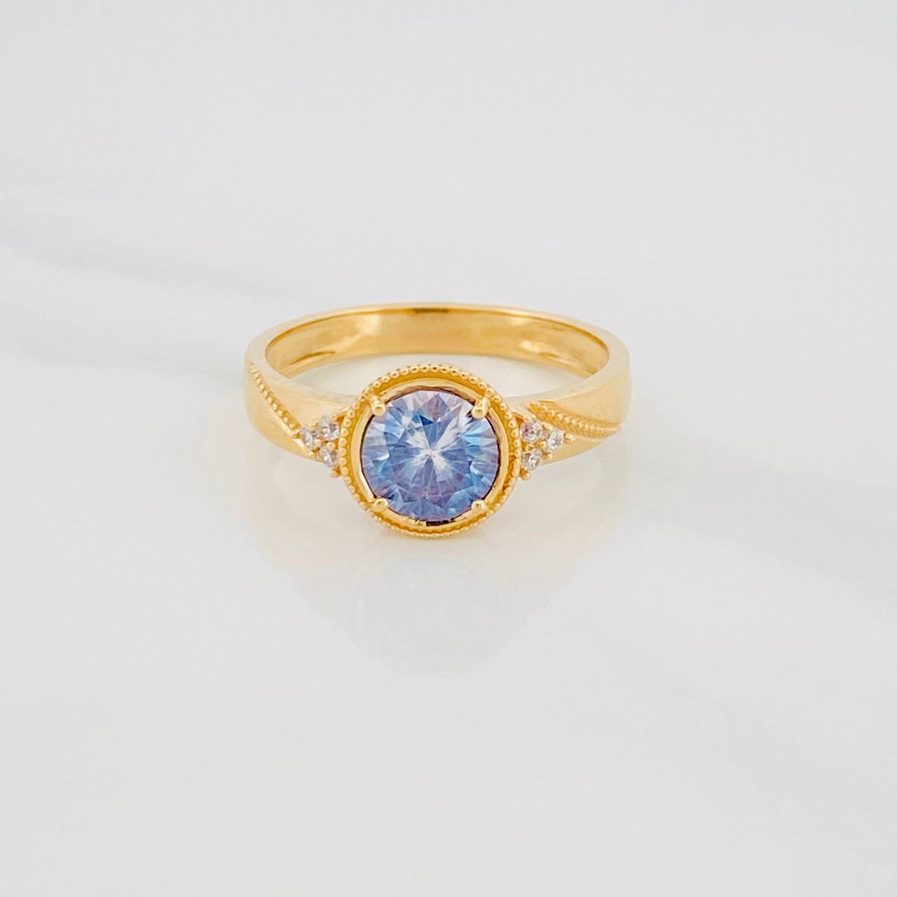 Anillo Solitario Circular Moisanita 1.06 Qts 3.05g / T7 1/4 Oro Amarillo 18K
