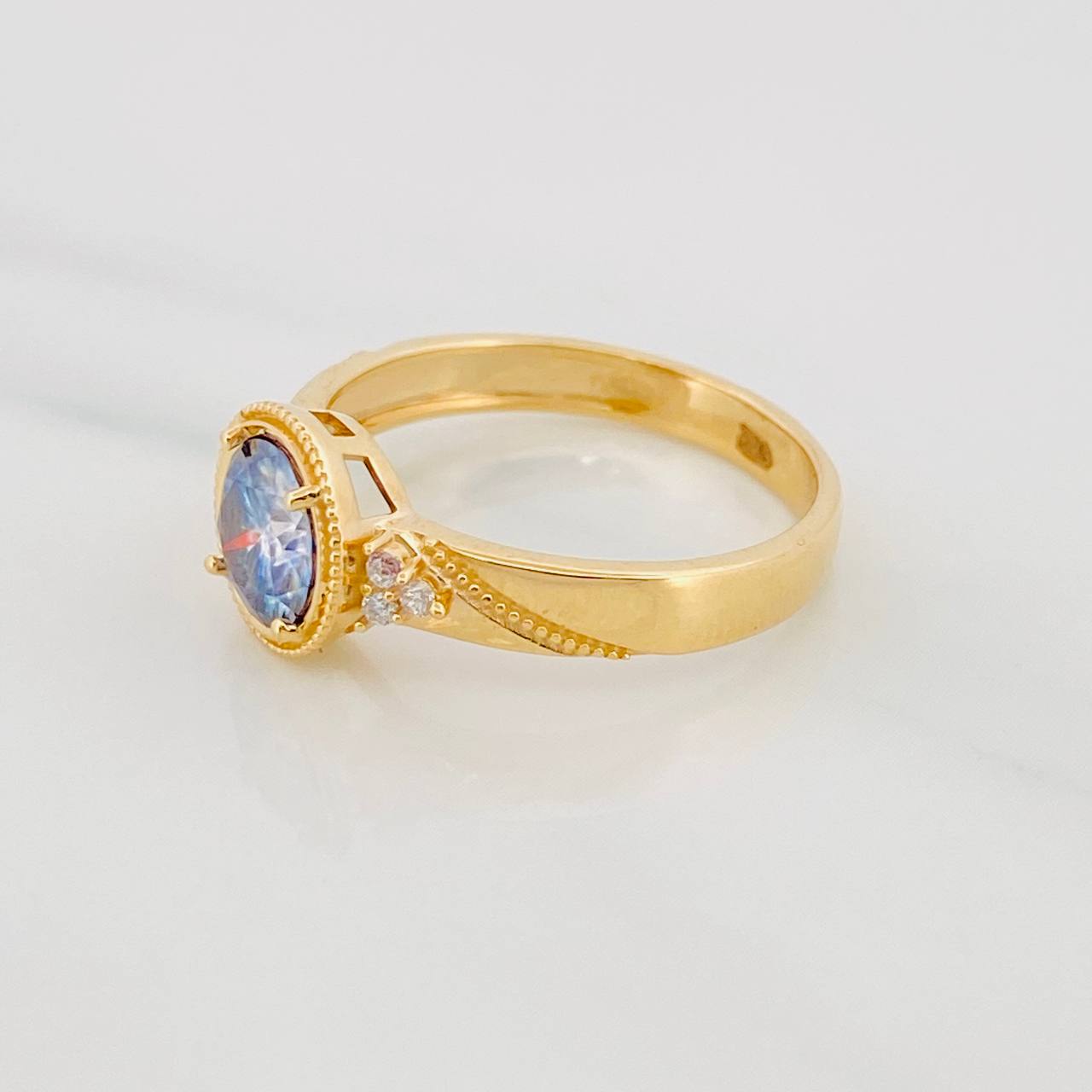 Anillo Solitario Circular Moisanita 1.06 Qts 3.05g / T7 1/4 Oro Amarillo 18K