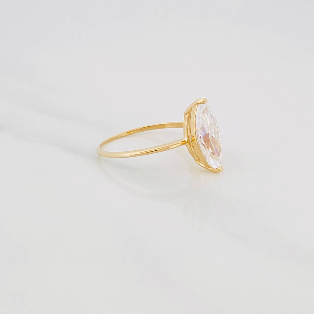 Anillo Solitario Rombo Moisanita 1 Qts 1.75g / T6 1/4 Oro Amarillo 18K
