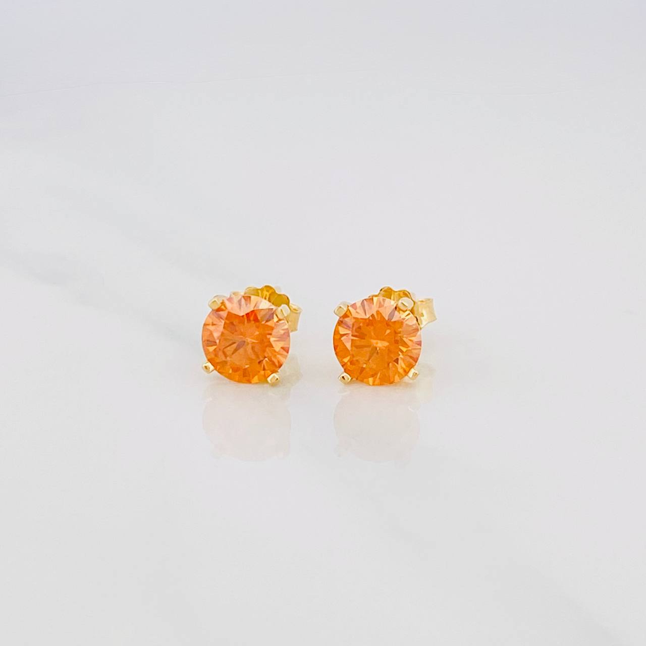 Topos Cuatro Garras Moisanita 1 Qts 1.65g / 6.42mm Oro Amarillo 18K