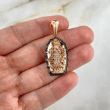 Dije Silueta Virgen de Guadalupe 4.7gr / 3.6cm / Circones Blancos Negros Oro Rosa ©