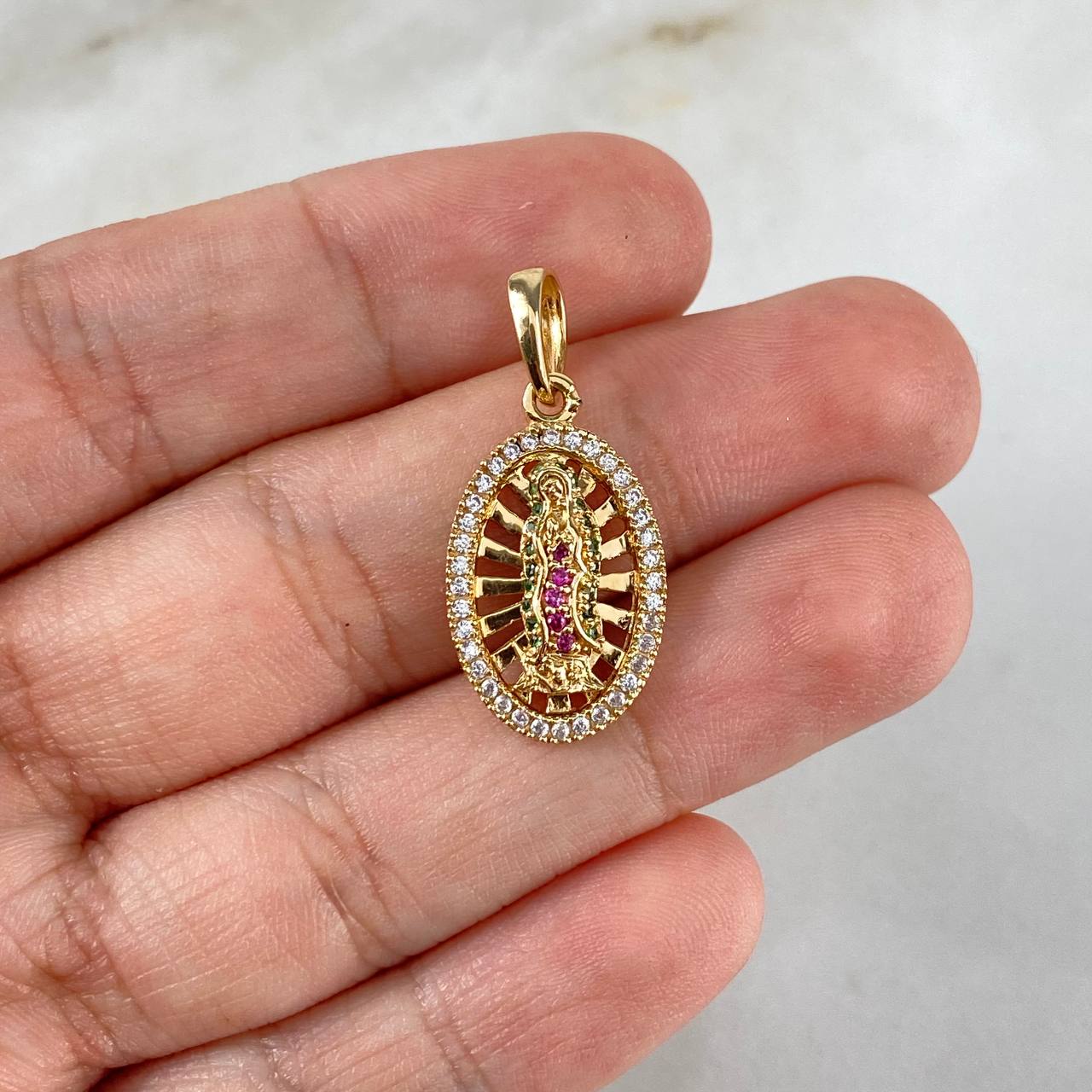Dije Virgen de Guadalupe 2.35gr / 2.5cm / Circones Blancos Fucsias Verdes Oro Amarillo ©