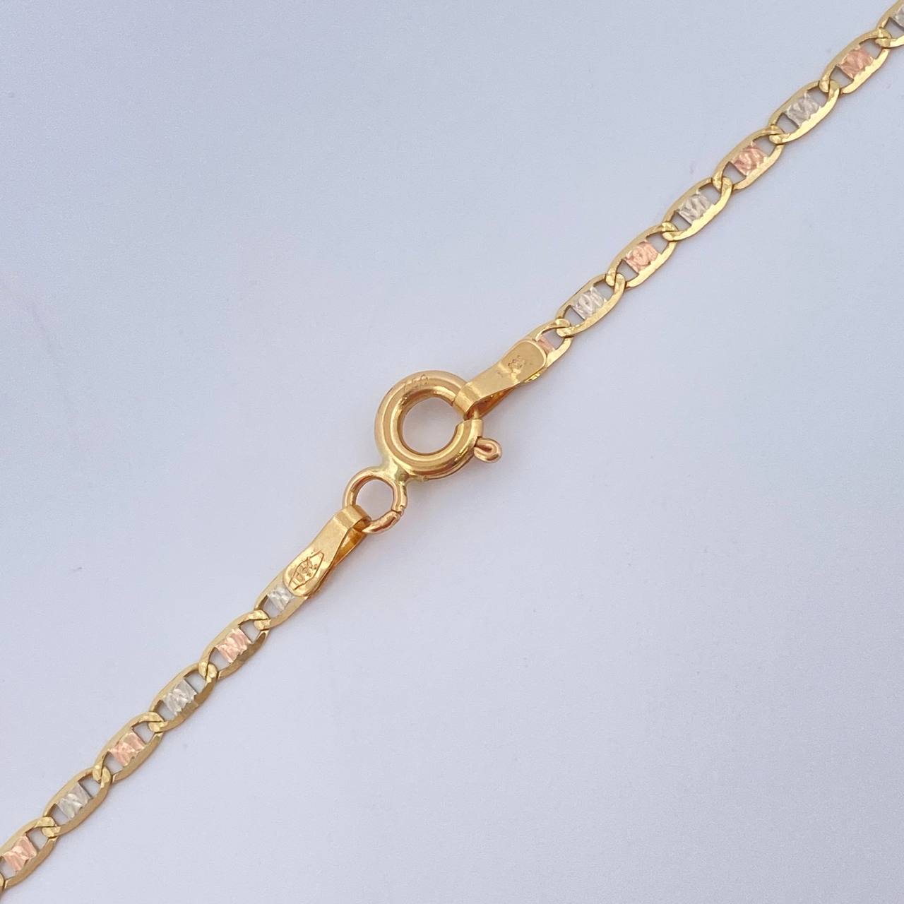 Cadena Escalera Plana 2.45gr / 45cm / 1.9mm Tres Oros +3 18K $