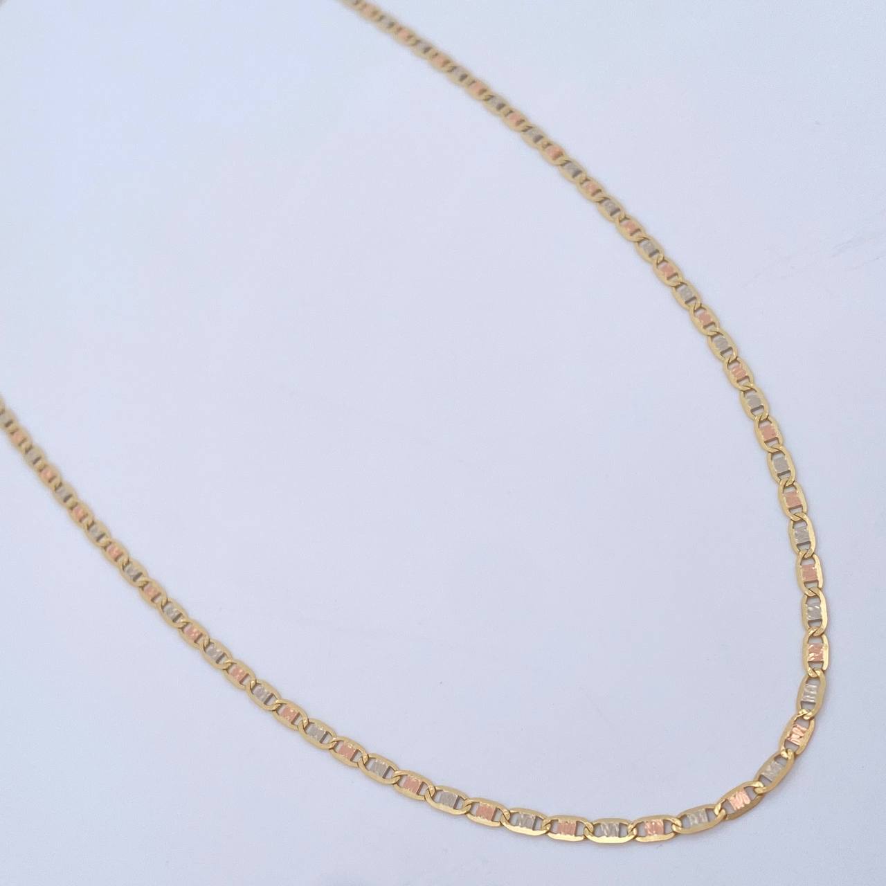 Cadena Escalera Plana 2.45gr / 45cm / 1.9mm Tres Oros +3 18K $