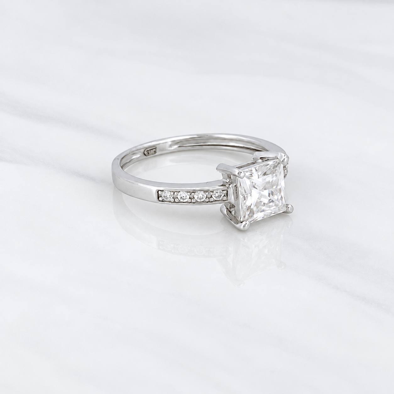 Anillo Cuatro Garras Moisanita 83 Pts 2.3g / T6 1/4 Oro Blanco 18K