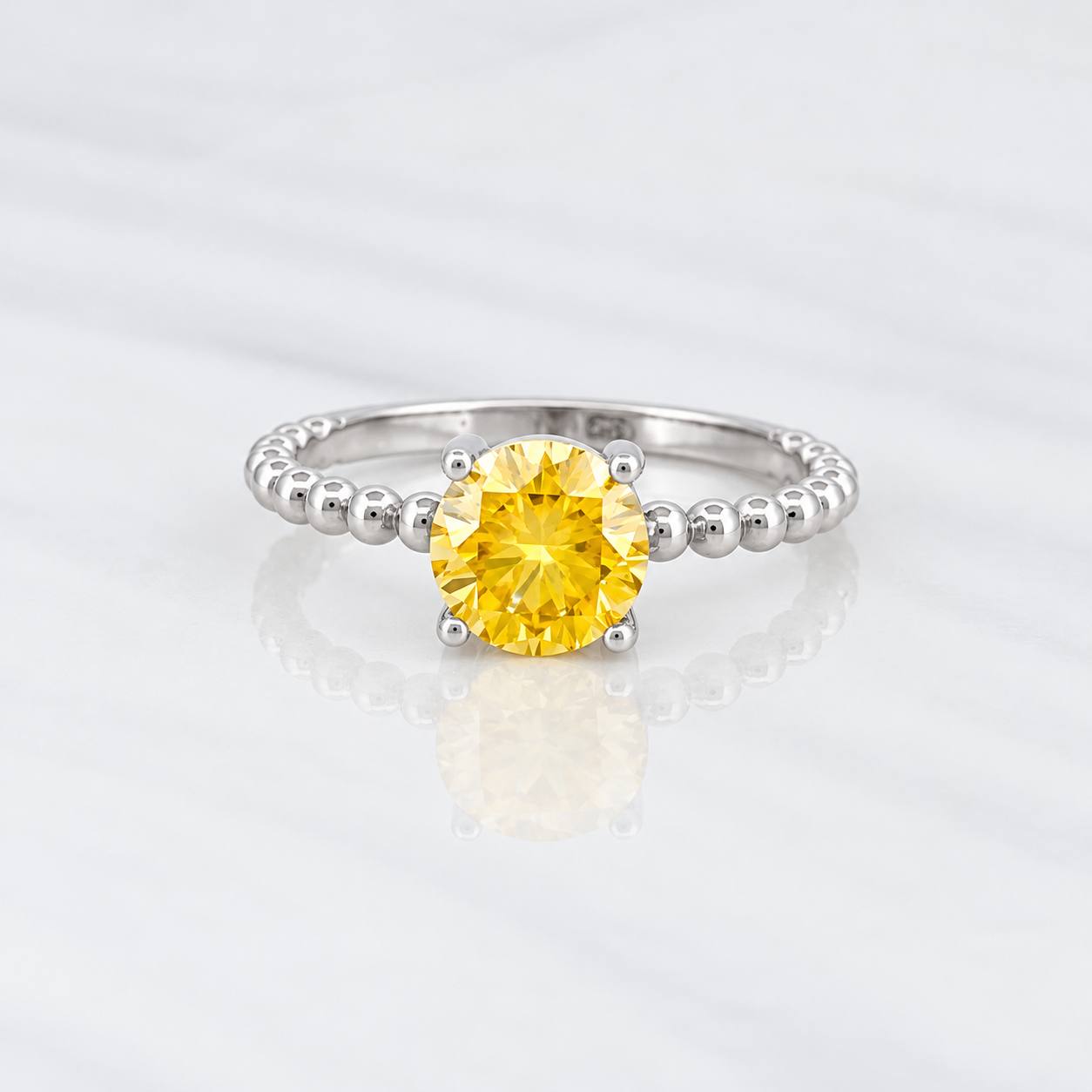 Anillo Solitario Bisel Moisanita 1 Qts 2.2g / T5 3/4 Oro Blanco 18K