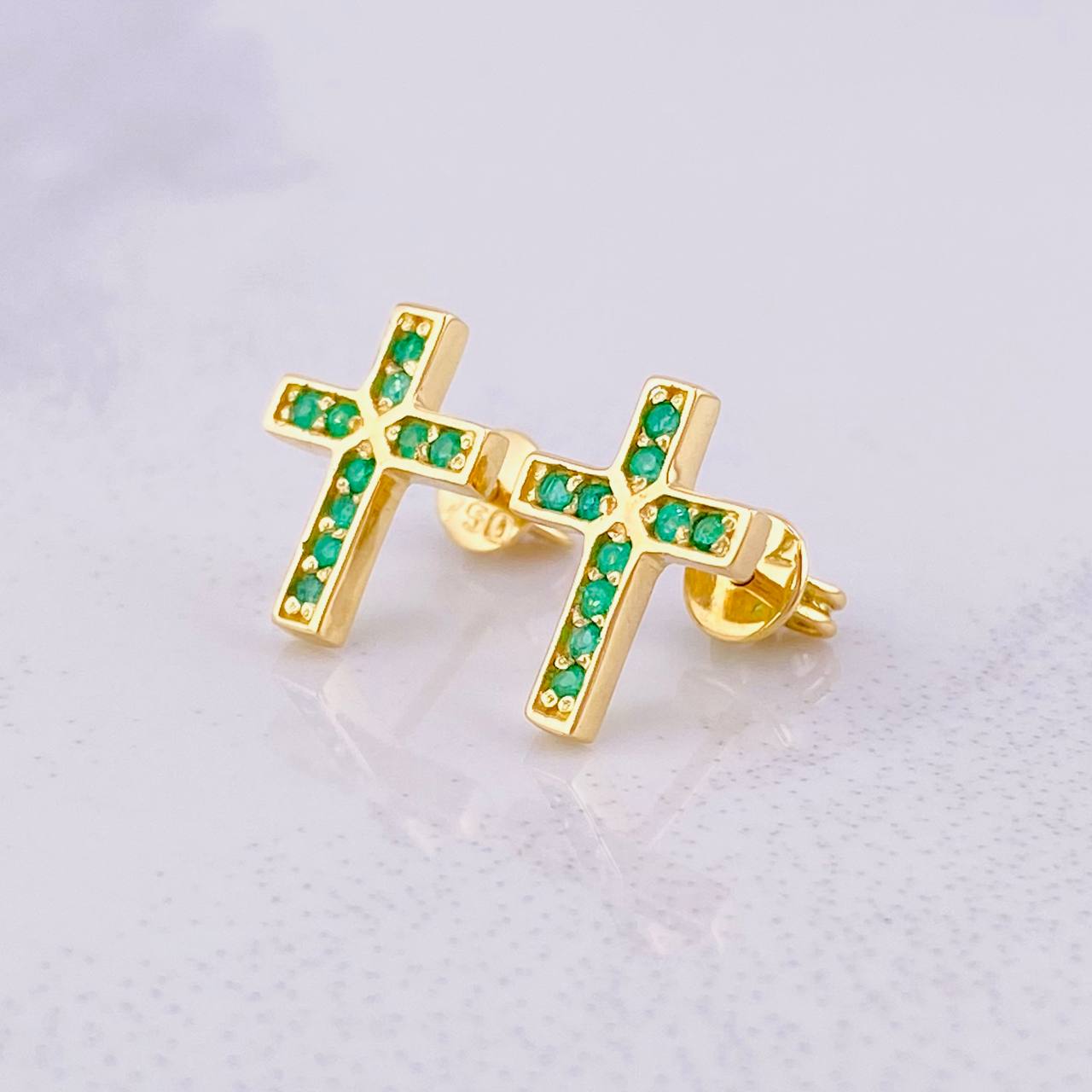 Topos Cruz Esmeraldas 32pts 2.15g / 12mm Oro Amarillo 18K