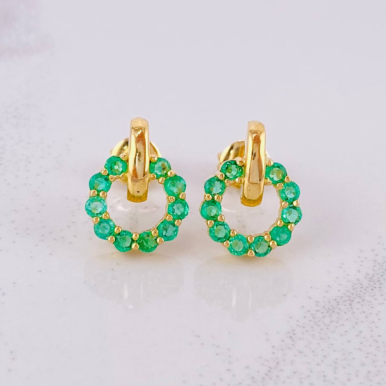 Topos Circulo Tupido Esmeraldas 76pts 4.1g / 12.6mm Oro Amarillo 18K