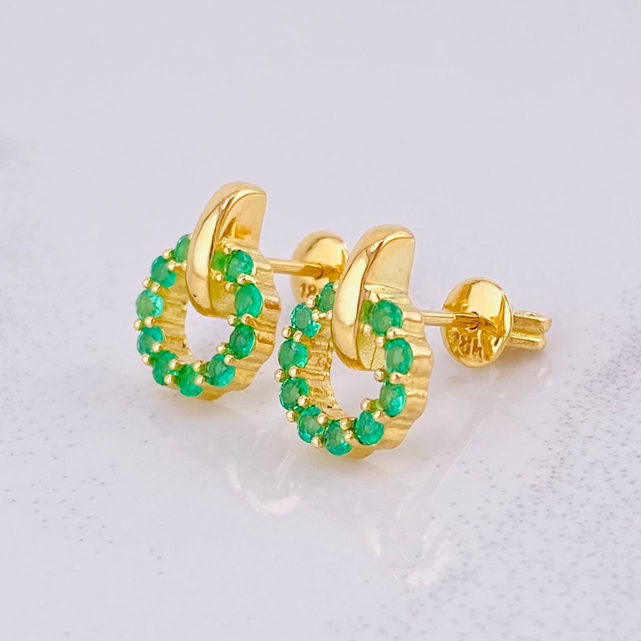Topos Circulo Tupido Esmeraldas 76pts 4.1g / 12.6mm Oro Amarillo 18K