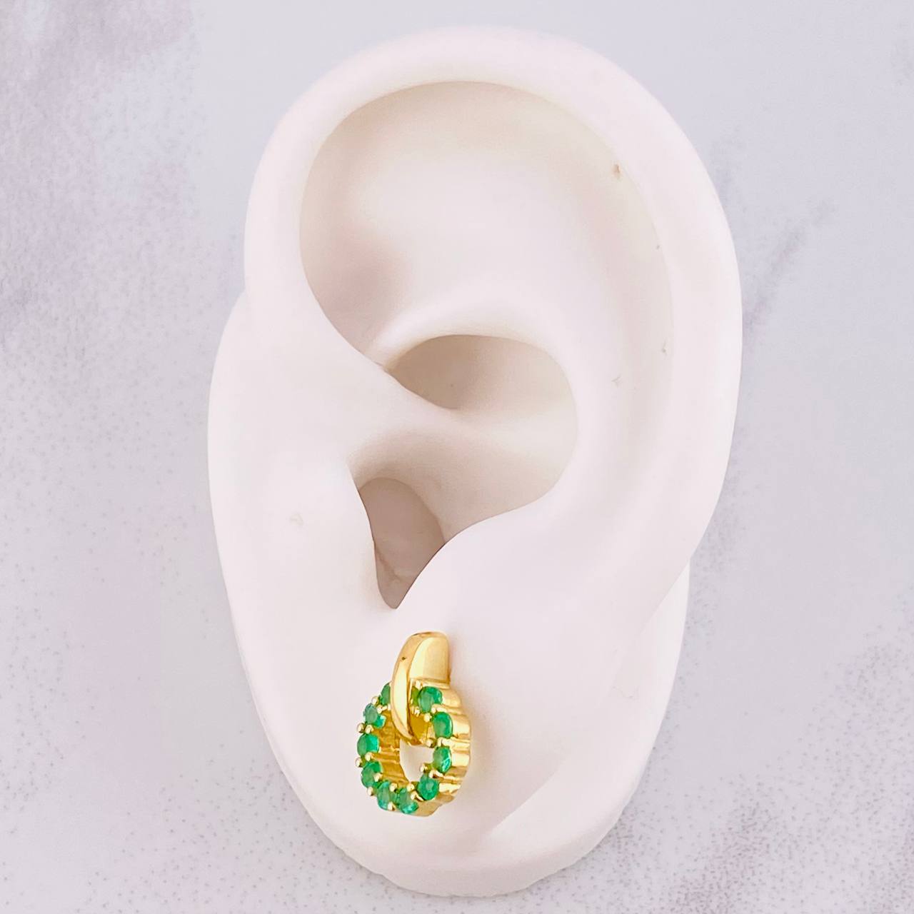 Topos Circulo Tupido Esmeraldas 76pts 4.1g / 12.6mm Oro Amarillo 18K