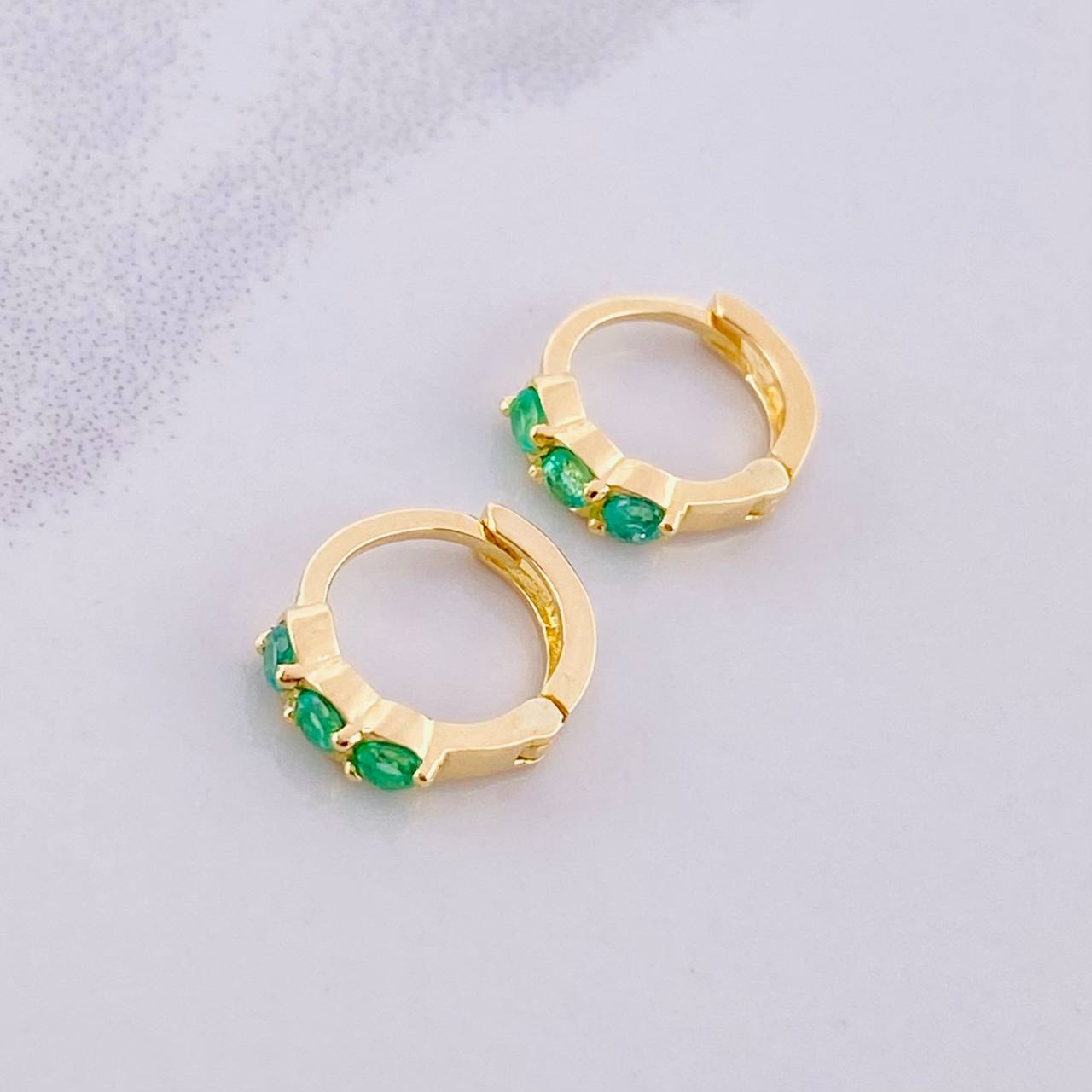 Candongas Trio Lineal Esmeraldas 31pts 1.7g / 1cm Oro Amarillo 18K