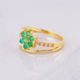 Anillo Flor Lineas Curvas Esmeraldas 28pts Diamantes 11pts 3.25g / T7 1/2 Oro Amarillo 18K