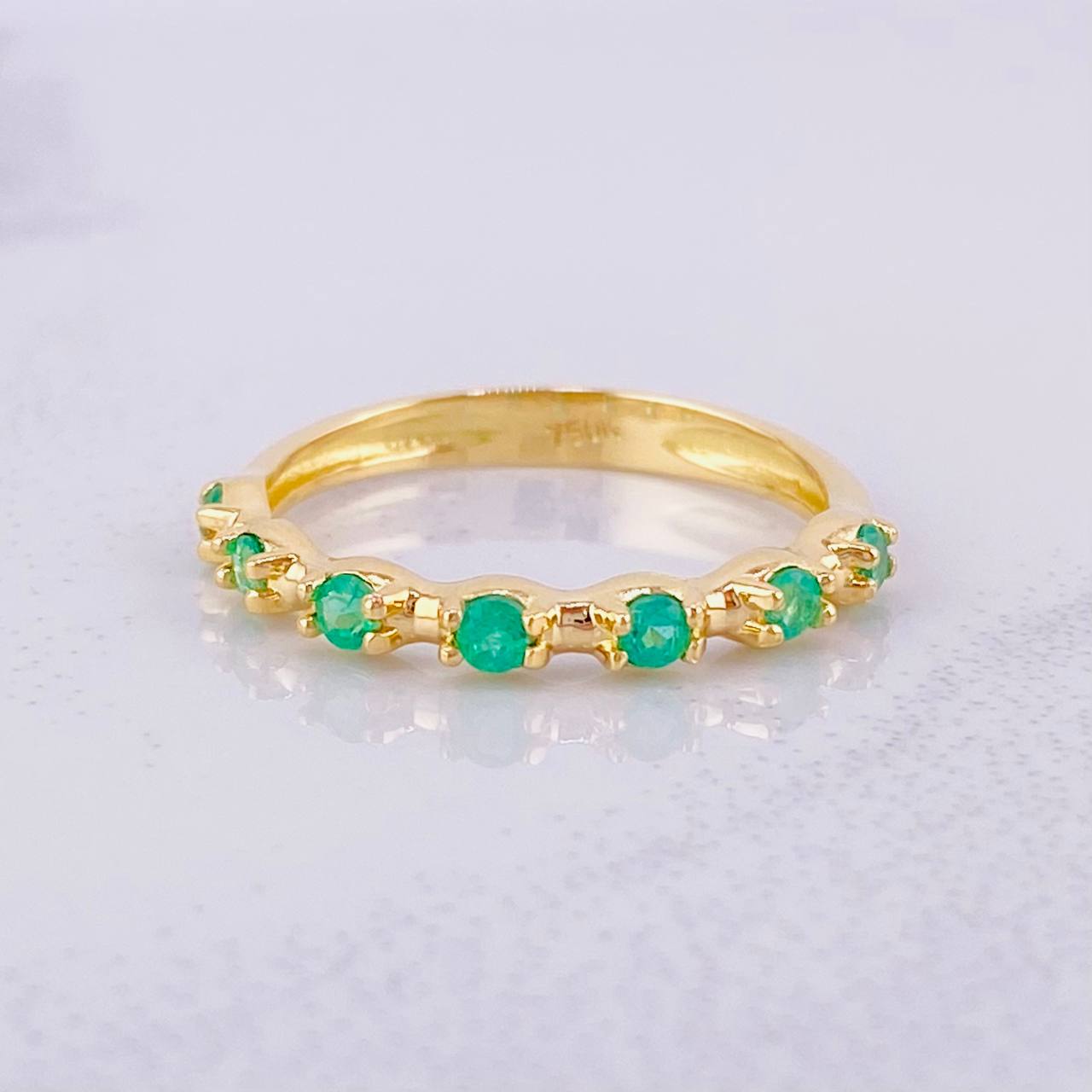 Anillo Linea Tupida Esmeraldas 22pts 2.3g / T7 1/4 Oro Amarillo 18K