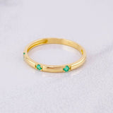 Anillo Trio Chispas Esmeraldas 99pts 1.8g / T8 3/4 Oro Amarillo 18K