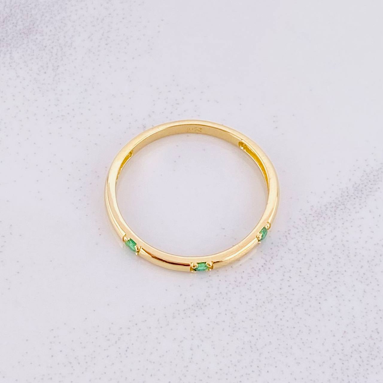 Anillo Trio Chispas Esmeraldas 99pts 1.8g / T8 3/4 Oro Amarillo 18K