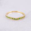 Anillo Carril Curvo Esmeraldas 27pts 1.55g / T8 Oro Amarillo 18K