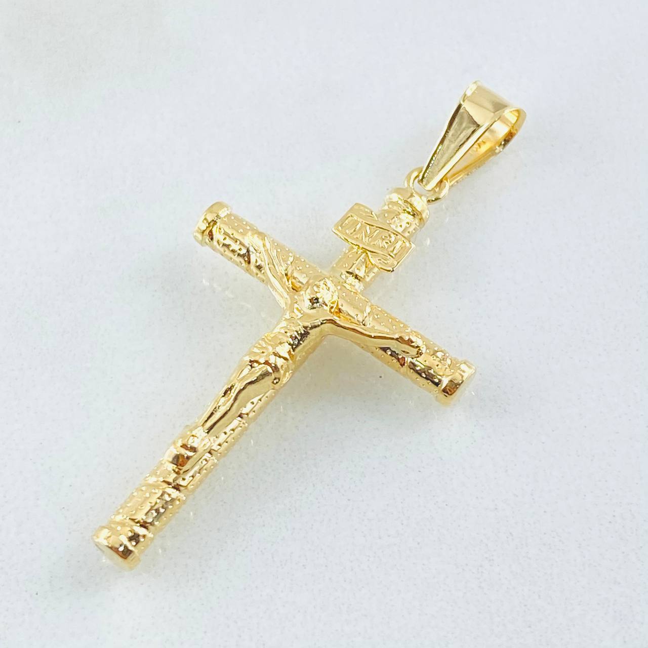 Dije Cruz Cristo 1.95gr / 4.3cm / Oro Amarillo 18K