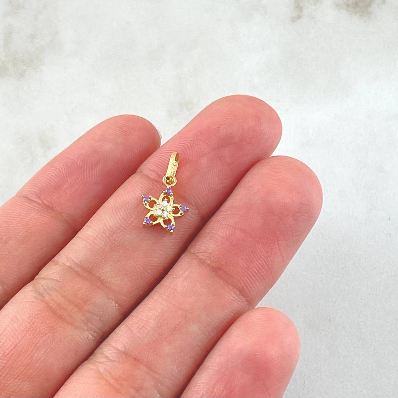 Dije Flor Cinco Petalos 0.5gr / 1.4cm / Oro Amarillo 18K *