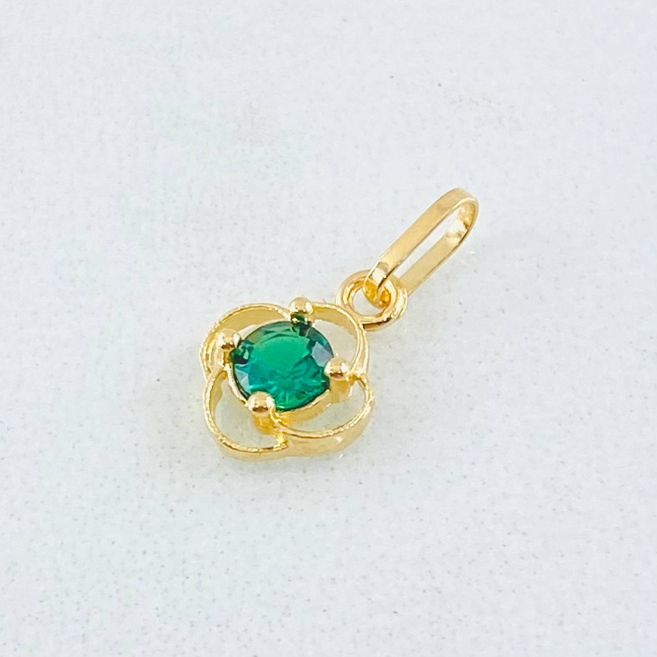 Dije Flor Silueta 0.35gr / 1.3cm / Oro Amarillo 18K *