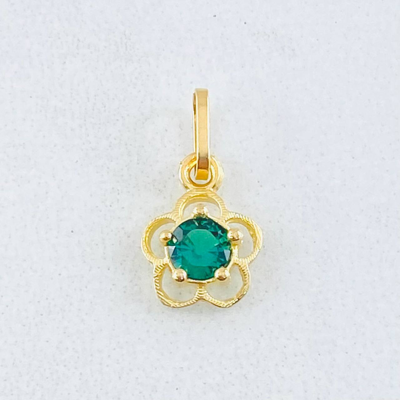 Dije Flor 0.4gr / 1.4cm / Oro Amarillo 18K