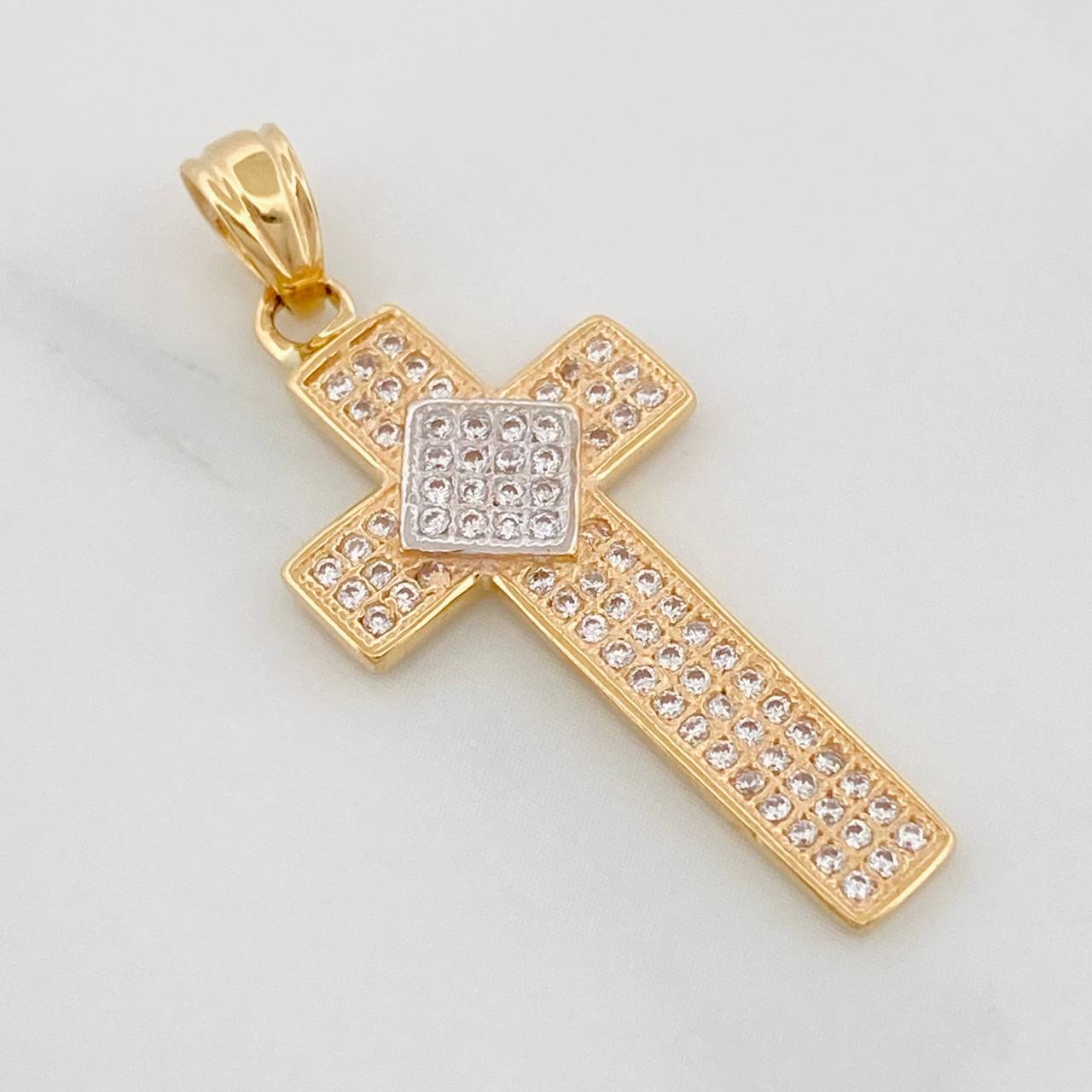 Dije Cruz Triangulo 2.6g / 3.4cm Dos Oros Amarillo Blanco 18K