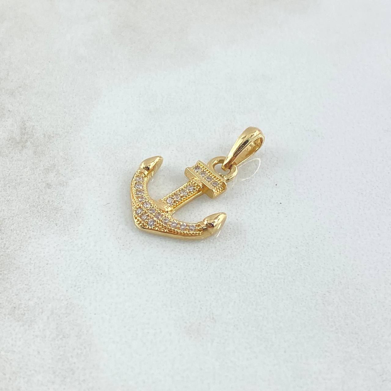 Dije Ancla 1.65gr / 2.3cm / Circones Blancos Oro Amarillo 18K