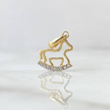 Dije Vaca Basteada 0.85gr / 2cm / Circones Blancos Oro Amarillo 18K