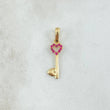 Dije Llave Corazón Hueco 0.75gr / 2.6cm / Circones Fucsias Oro Amarillo 18K