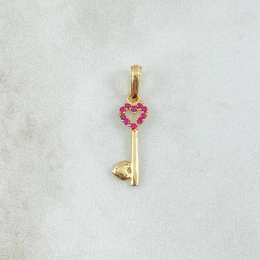 Dije Llave Corazón Hueco 0.75gr / 2.6cm / Circones Fucsias Oro Amarillo 18K