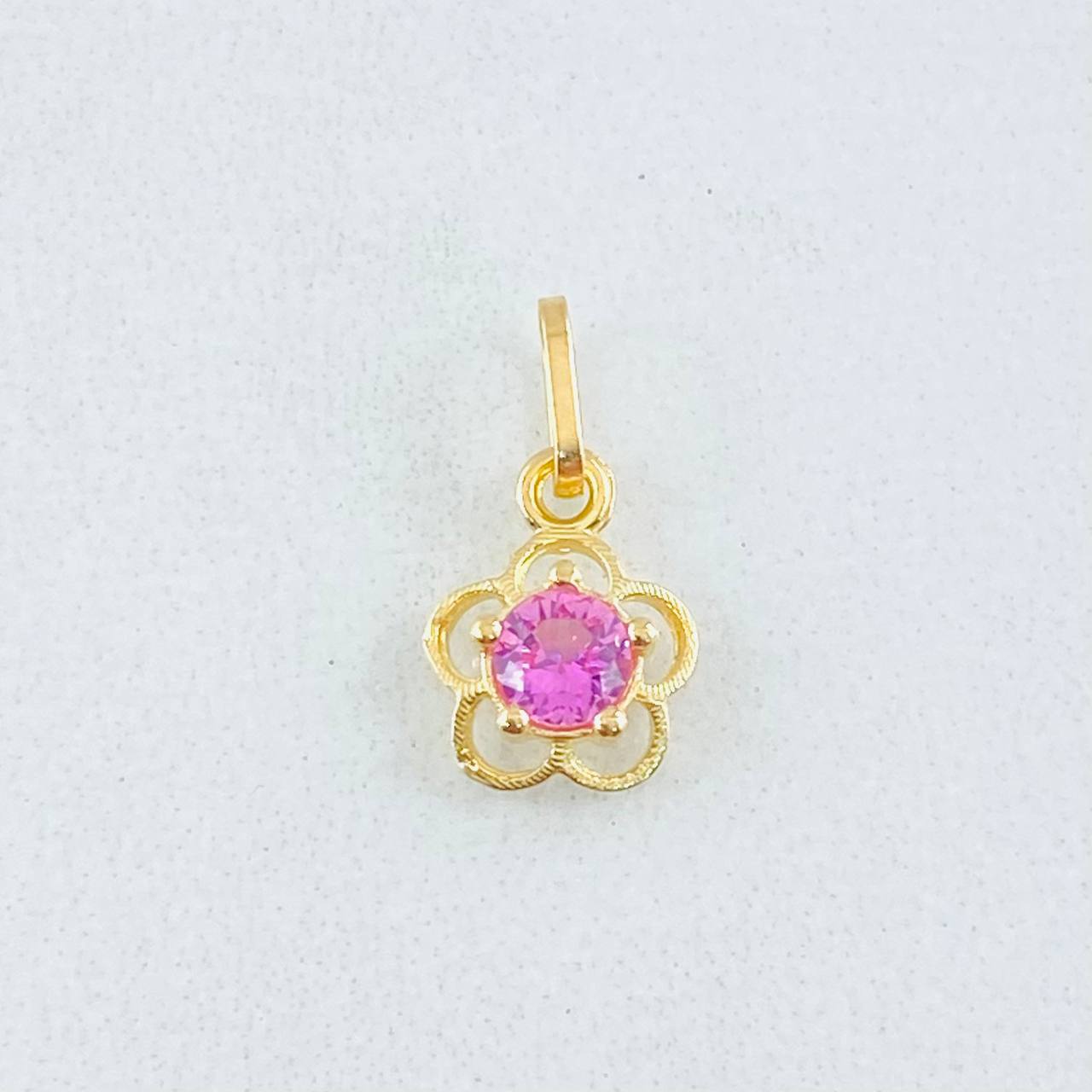 Dije Flor Silueta 0.4gr / 1.3cm / Oro Amarillo 18K ©